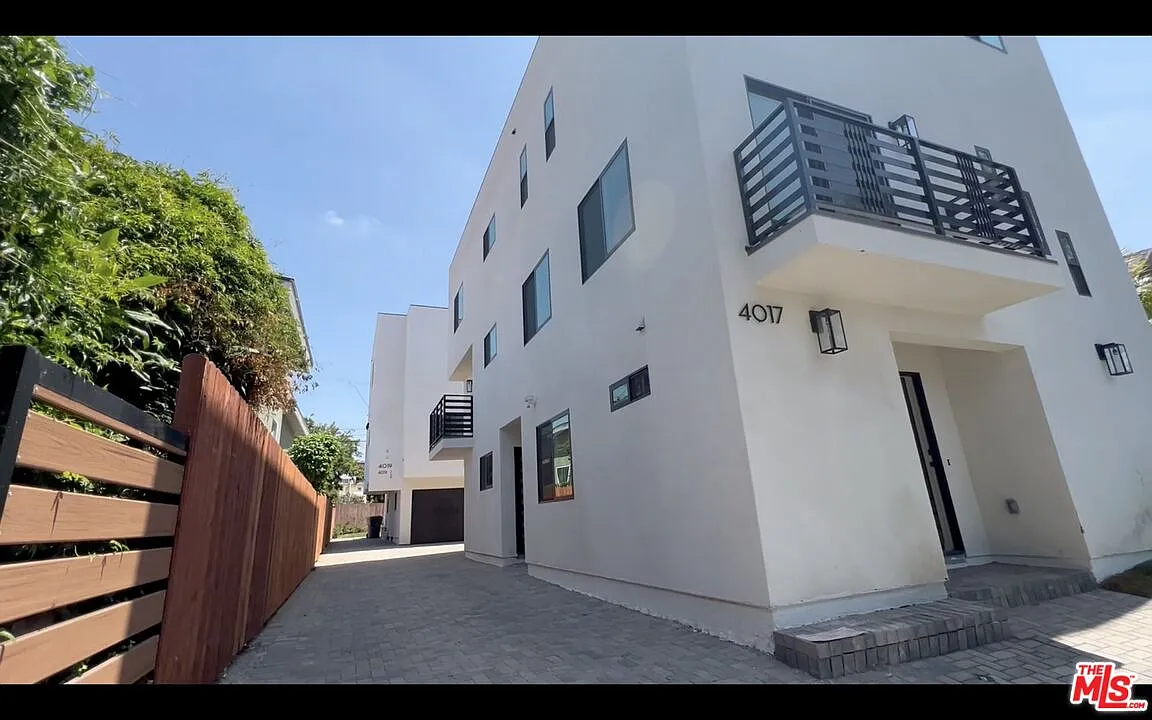 2 bed, 2.0 bath, 920 sqft, $2,995 — Photo 1