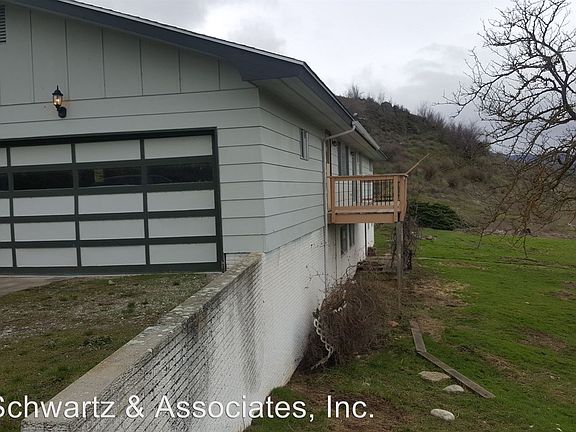 3rd image of 801 S Henry Rd
