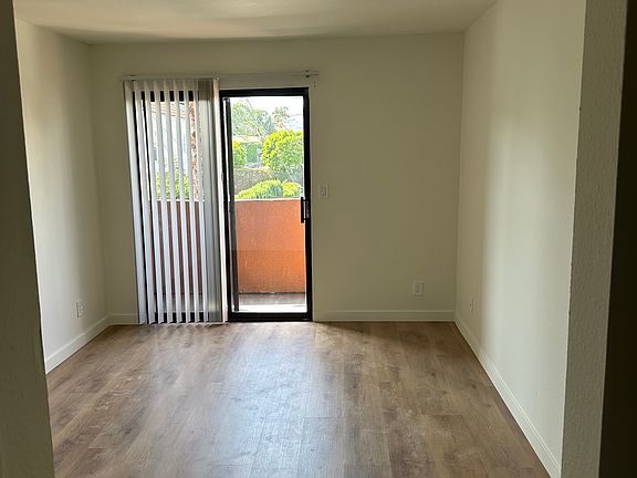 4th image of 731 S Detroit St APT 204