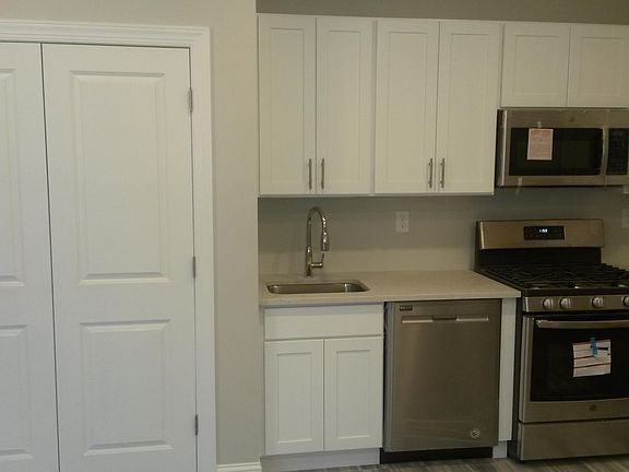 2nd image of 406 Lexington Ave