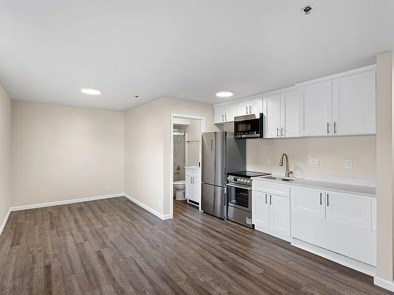 The Carriage House — Photo 10