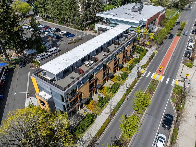 Park Central Townhomes - 4 Stories, 3 bedrooms, 31/2 bathrooms, 2 car garage and a rooftop deck w... — Photo 5