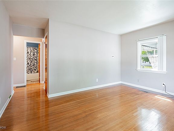 5th image of 211 Hilbish Ave