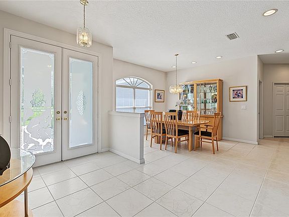 3rd image of 915 LAKE THOMAS LANE