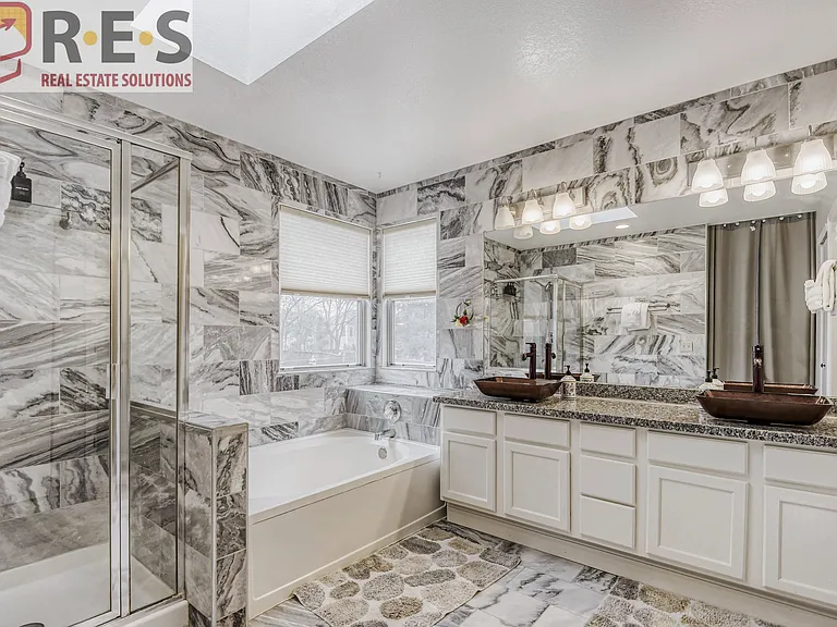 9853 Salford Ln — Photo 15