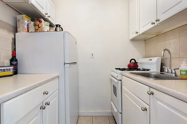 Rented by Douglas Elliman | media 22