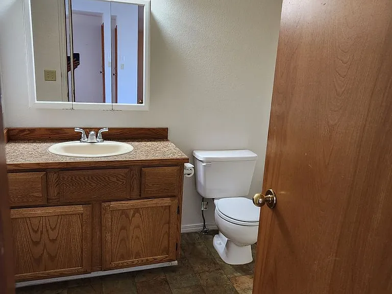 501 Jamie Dr — Photo 4