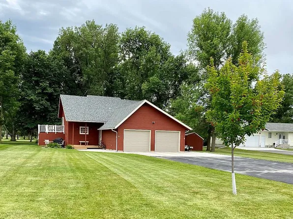 114 Eastwood Dr, Thief River Falls, MN 56701