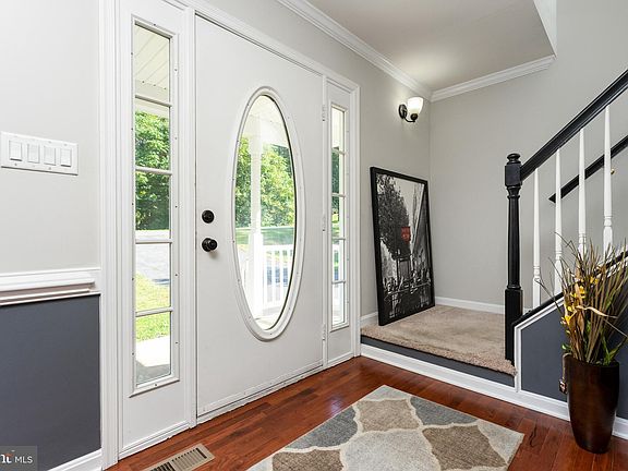3rd image of 10504 Watford Ln