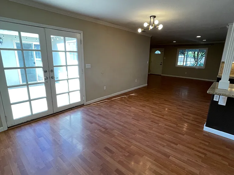 1010 Westway Dr — Photo 4