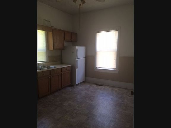 2nd image of 206 Tyson St
