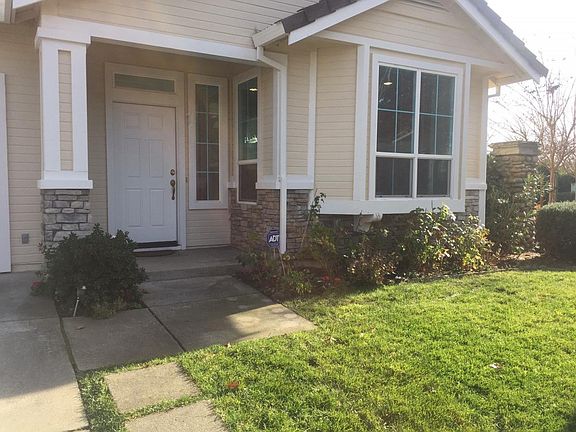 3rd image of 393 Coventry Cir
