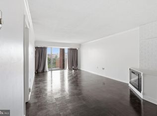1300 Army Navy Dr APT 916, Arlington, VA 22202