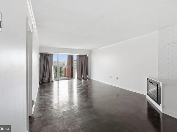 1300 Army Navy Dr APT 916, Arlington, VA 22202