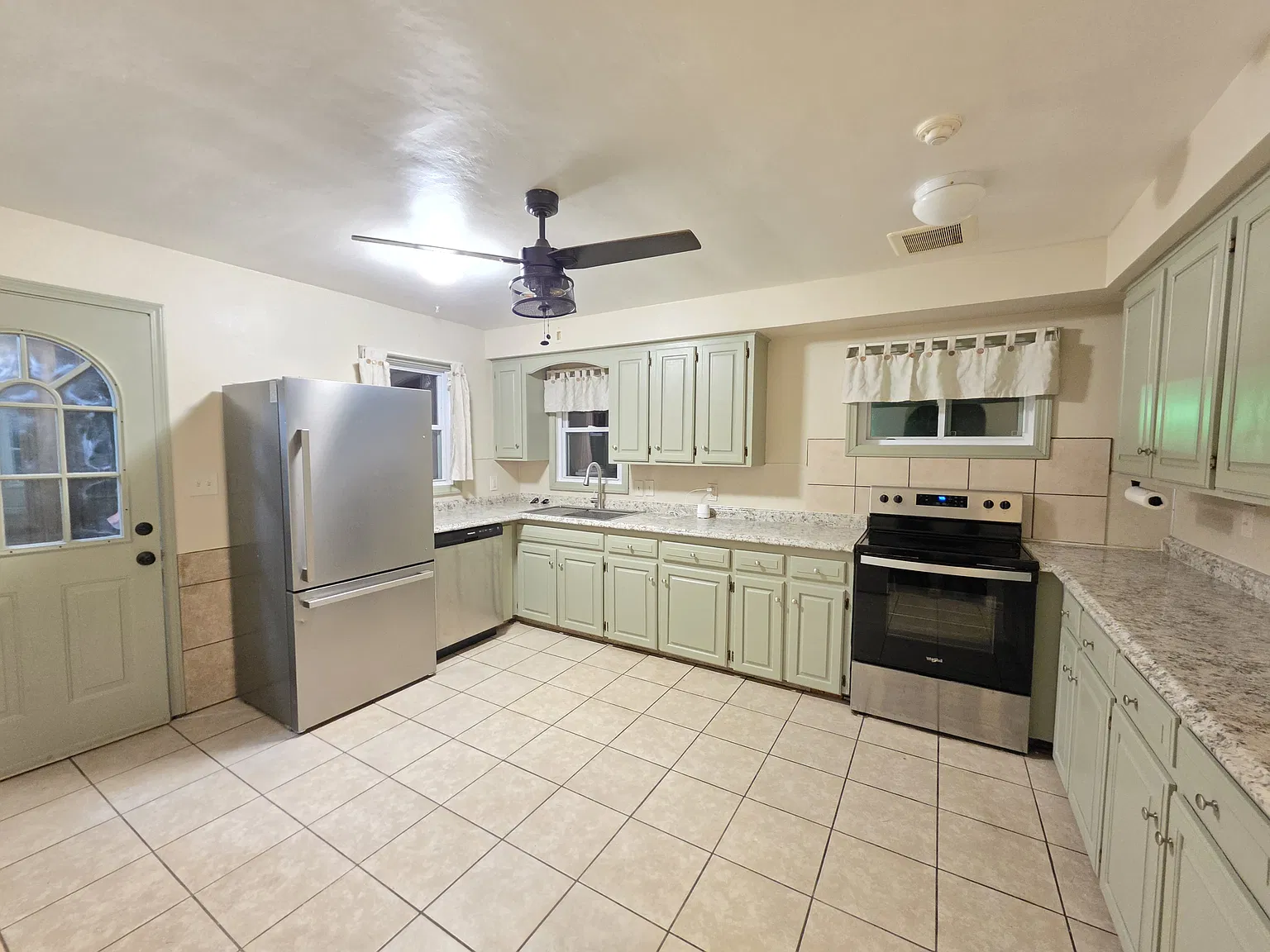 3 bed, 1032 sqft, $1,500 — Photo 3