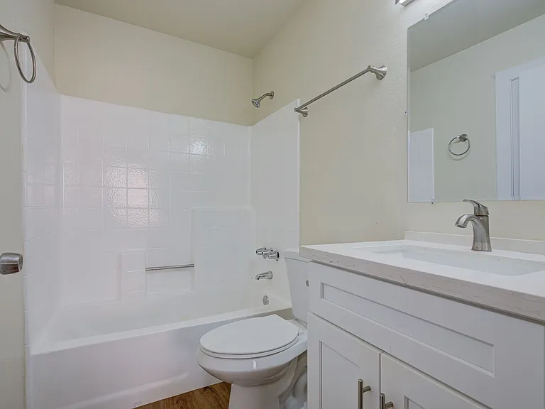 Hoover Street Residences — Photo 10