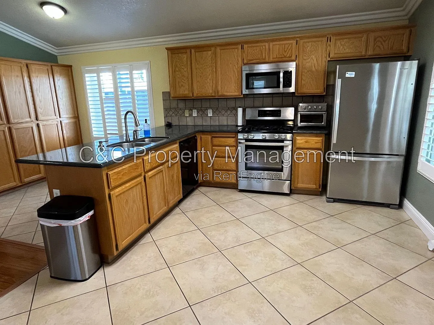 3 bed, 2.0 bath, 1397 sqft, $2,100 — Photo 2