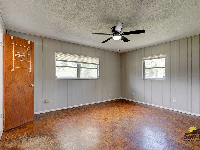 907 Hamilton St — Photo 15