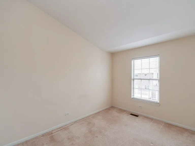 593 Prestwick Ln — Photo 48