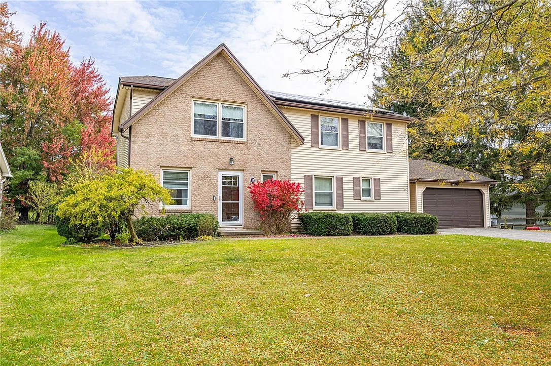 2 bed, 1.5 bath, 2240 sqft, $2,400 — Photo 1