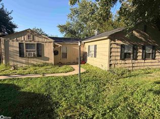 201 1/2 E Fillmore Ave, Fairfield, IA 52556