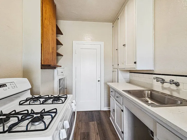 3909 Shafter Ave — Photo 18