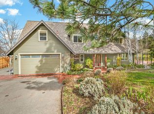 523 Strawberry Ln, Ashland, OR