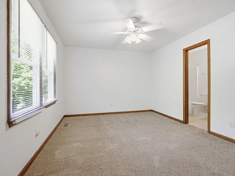 102 Chevis Dr — Photo 24