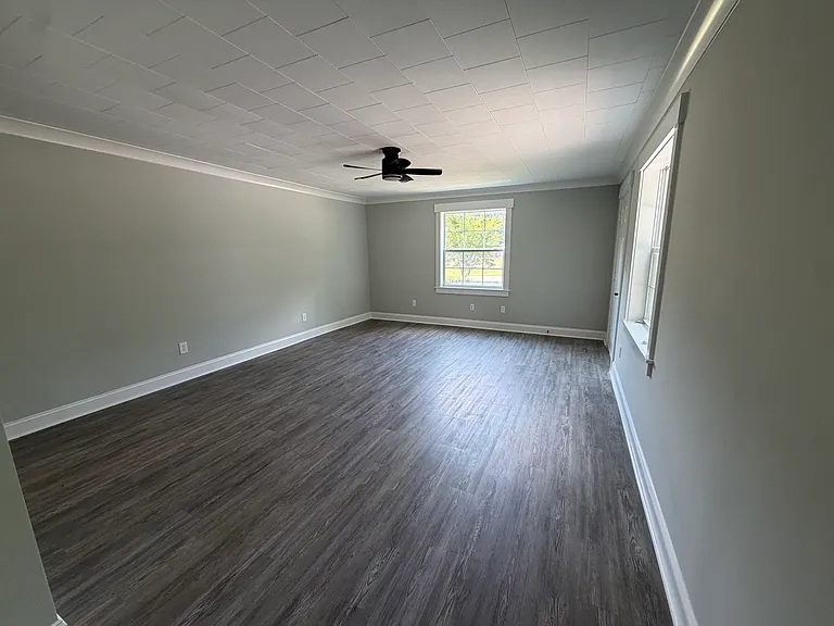 202 B Oak St #B — Photo 2