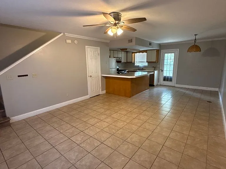 136 Bonnie Ln — Photo 2