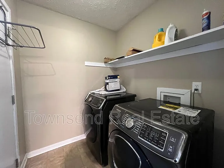 420 Mangum Ct — Photo 6