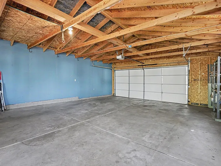5050 Lincoln St — Photo 20