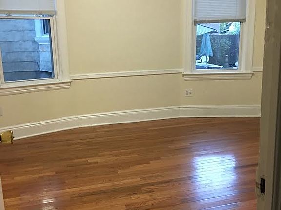 3rd image of 14336 Franklin Ave #1
