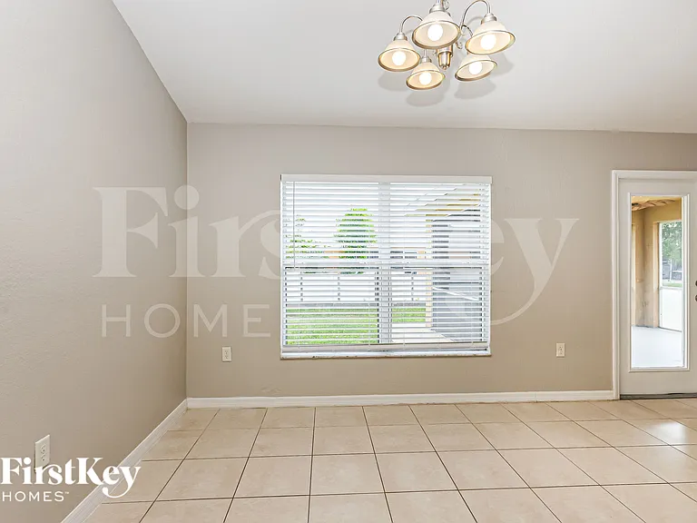 414 Willowbrook Dr — Photo 4