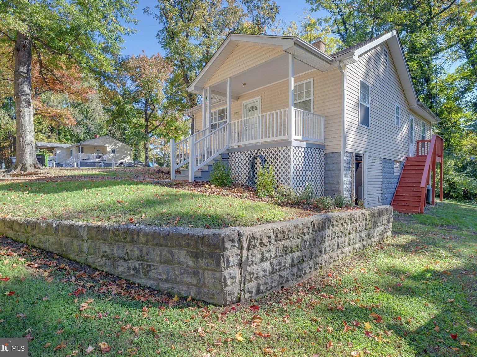 3 bed, 2.0 bath, 1000 sqft, $2,200 — Photo 3