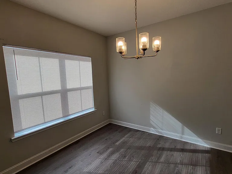 643 Fairview Cir — Photo 5