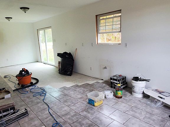 4th image of 13 Kelly Ln