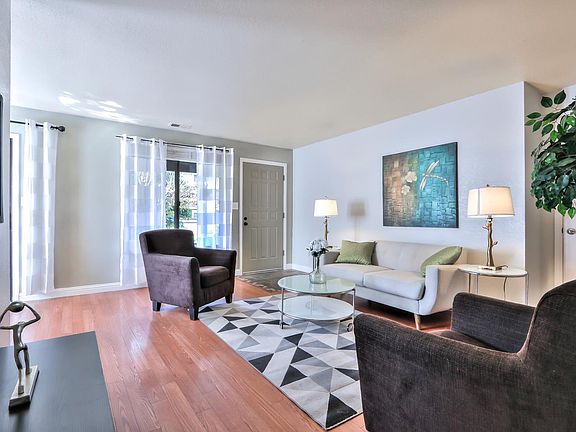 5th image of 46737 Crawford St #12