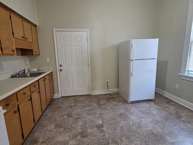 1529B Craig St — Photo 2
