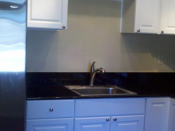 Sink & granite countertops,