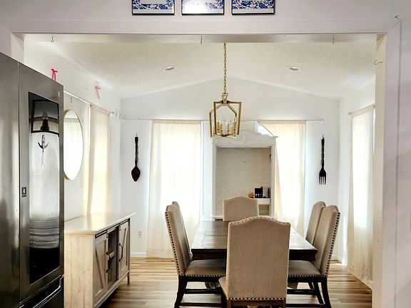 4th image of 8027 Fairmont Cir NE