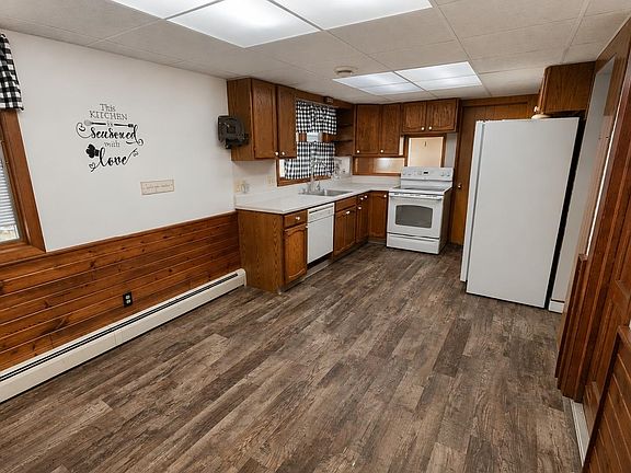 3rd image of 155 4th St NE