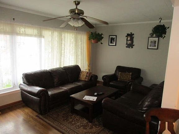 3rd image of 4628 Winchester Ave