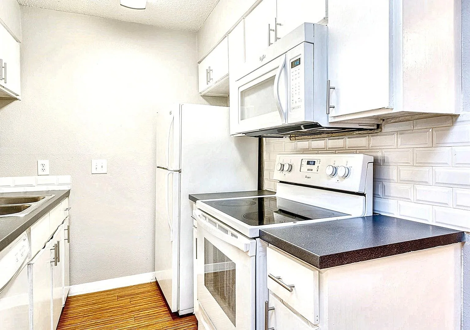 1 bed, 1.0 bath, 560 sqft, $1,200 — Photo 2