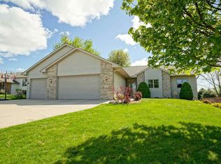 1329 Broadway Dr, Sun Prairie, WI 53590