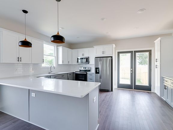5th image of 2119 Carrington St