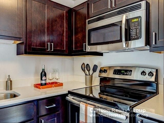 2nd image of 11 E Delaware Pl