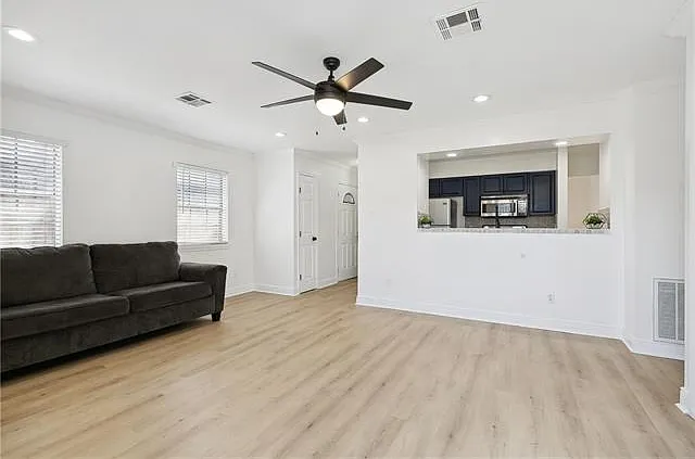 3 bed, 1.0 bath, 1225 sqft, $1,950 — Photo 3