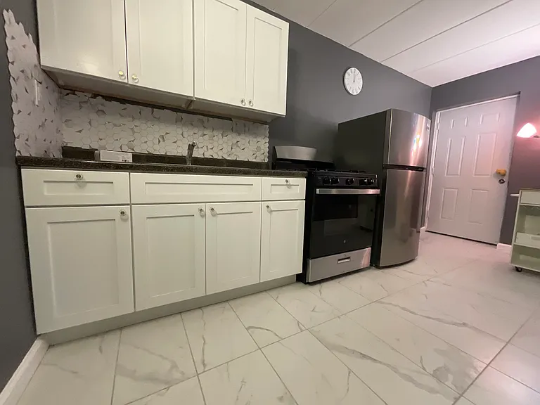 107-15 154th St #BASEMENT — Photo 3