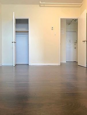 3rd image of 27-09 Astoria Blvd #4L